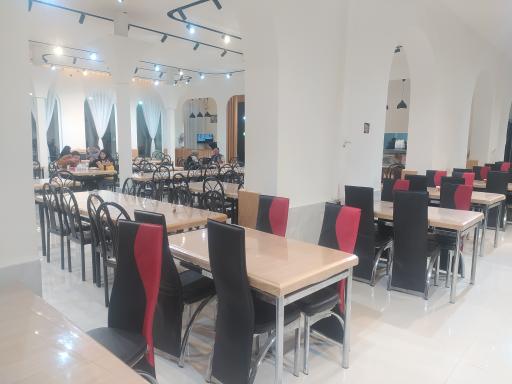 عکس رستوران لاله صحرا