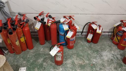 عکس شارژ کپسول آتش نشانی ایمن پوشش پاسارگاد 