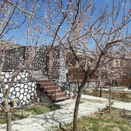 عکس اقامتگاه بومگردی باغ آلبالو فیل آباد