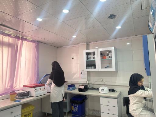 عکس آزمایشگاه ژنتیک پزشکی ژنوم