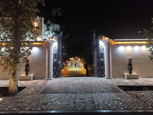 عمارت سنگی کوروش