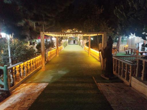 عمارت سنگی کوروش