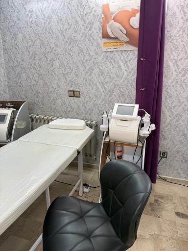 کلینیک لاغری و زیبایی اندام ارا 