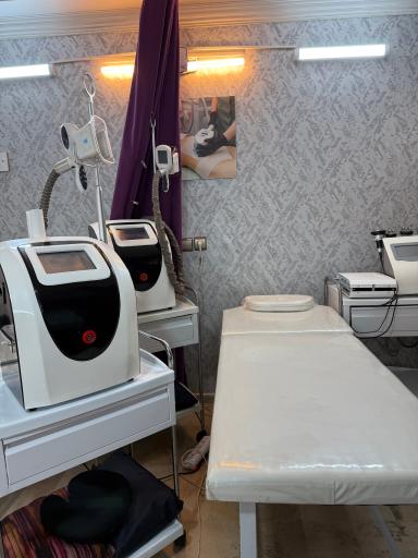 عکس کلینیک لاغری و زیبایی اندام ارا 