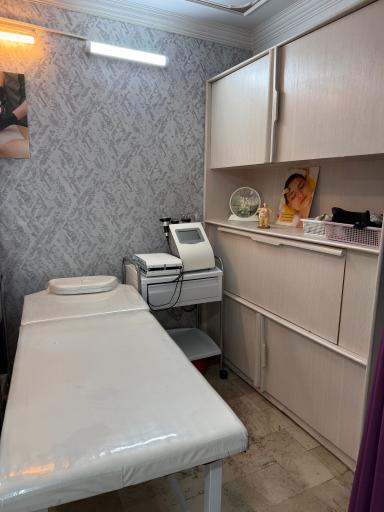 کلینیک لاغری و زیبایی اندام ارا 