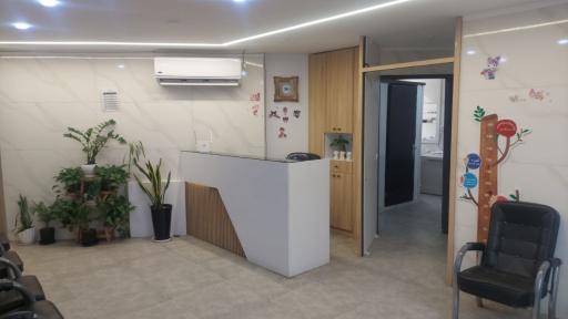 عکس کلینیک شنوایی و سمعک زند