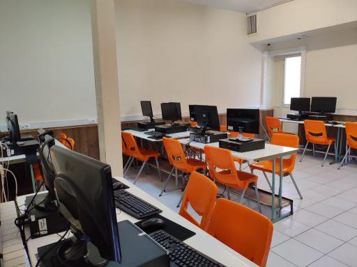 عکس دبیرستان غیردولتی دانش (دوره اول)