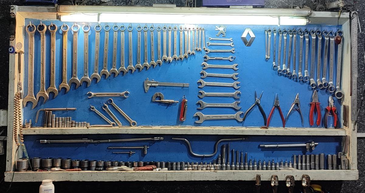 عکس تعمیرگاه اتومبیل برادران