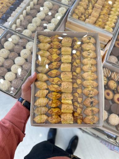 عکس قنادی بهارستان 