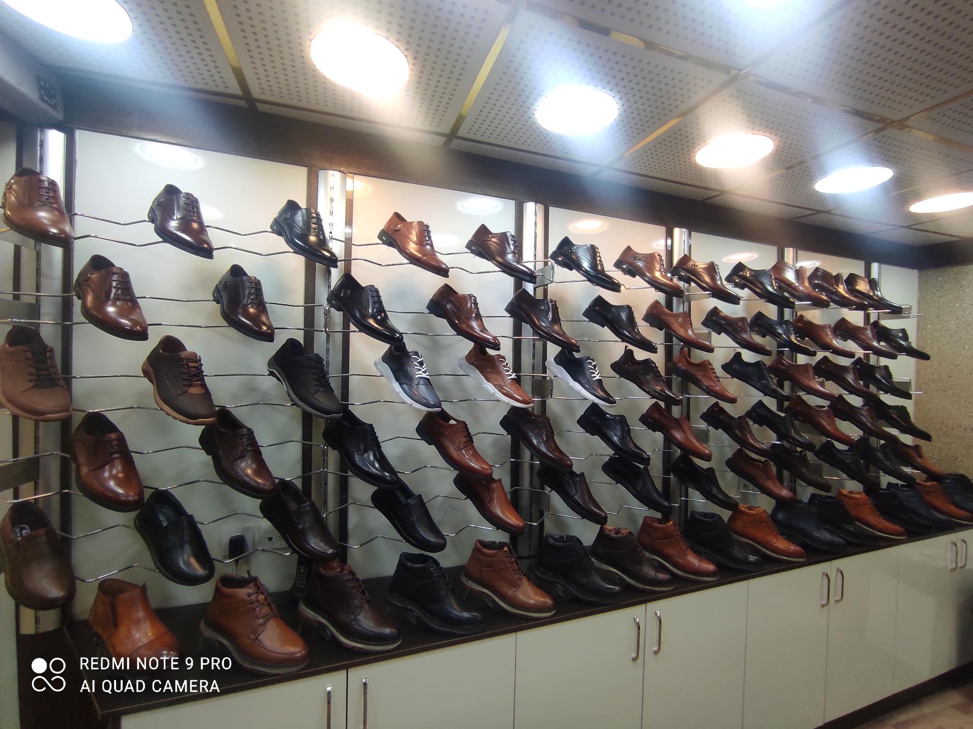 عکس دفتر فروش کفش تبریز تک و آتا