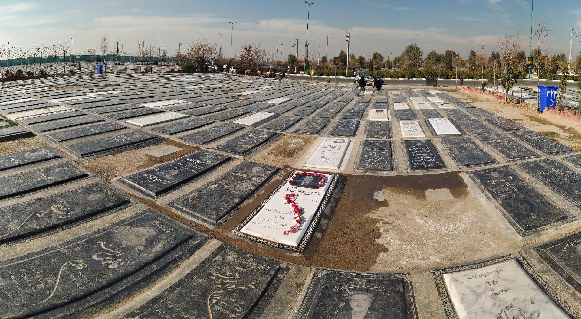 عکس آرامگاه بهمن وحدتی نیا