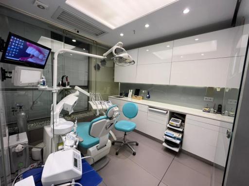 عکس دکتر محمدرضا جناب دندانپزشک ترمیمی و زیبایی