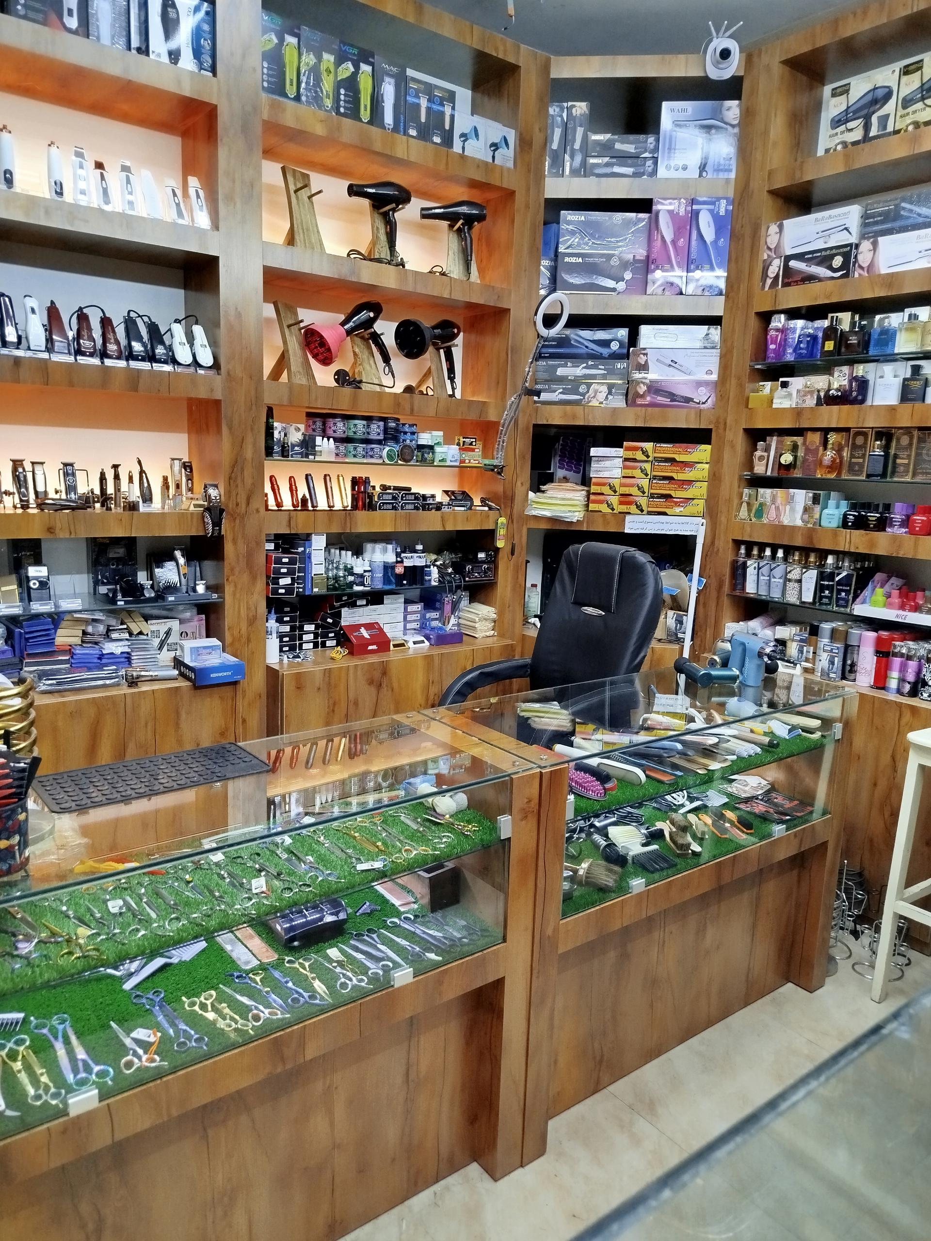 عکس لوازم آرایشگری و لوازم تتو بدن