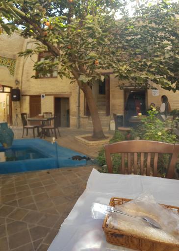 رستوران سنتی عمارت بامگاه