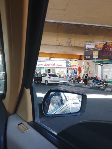 عکس شیشه و آینه اتومبیل محسن