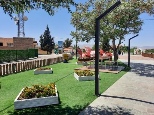 عکس گل آذین پلاس دنیای آبنما و فلاورباکس 