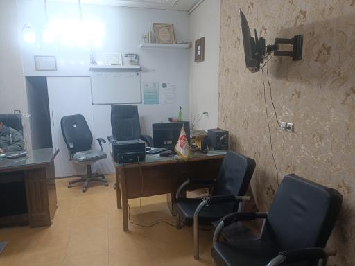 عکس مشاور املاک‌ حقیقت‌