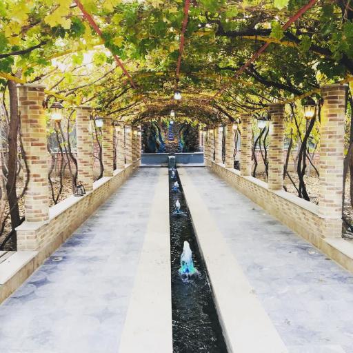 عکس تالار عمارت سرخ