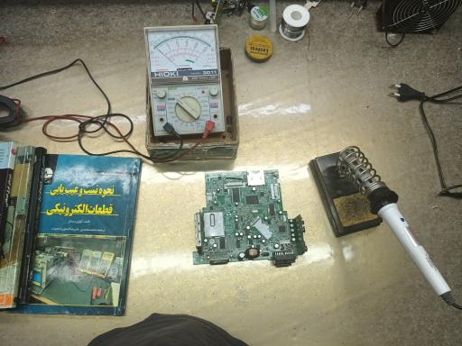 عکس تعمیر و نصب لوازم الکترونیکی بابک