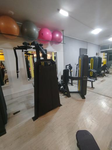 عکس باشگاه ورزشی بانوان شایستگان