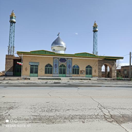 عکس آرامستان و زیارتگاه امامزاده سید السادات اسفرنجان