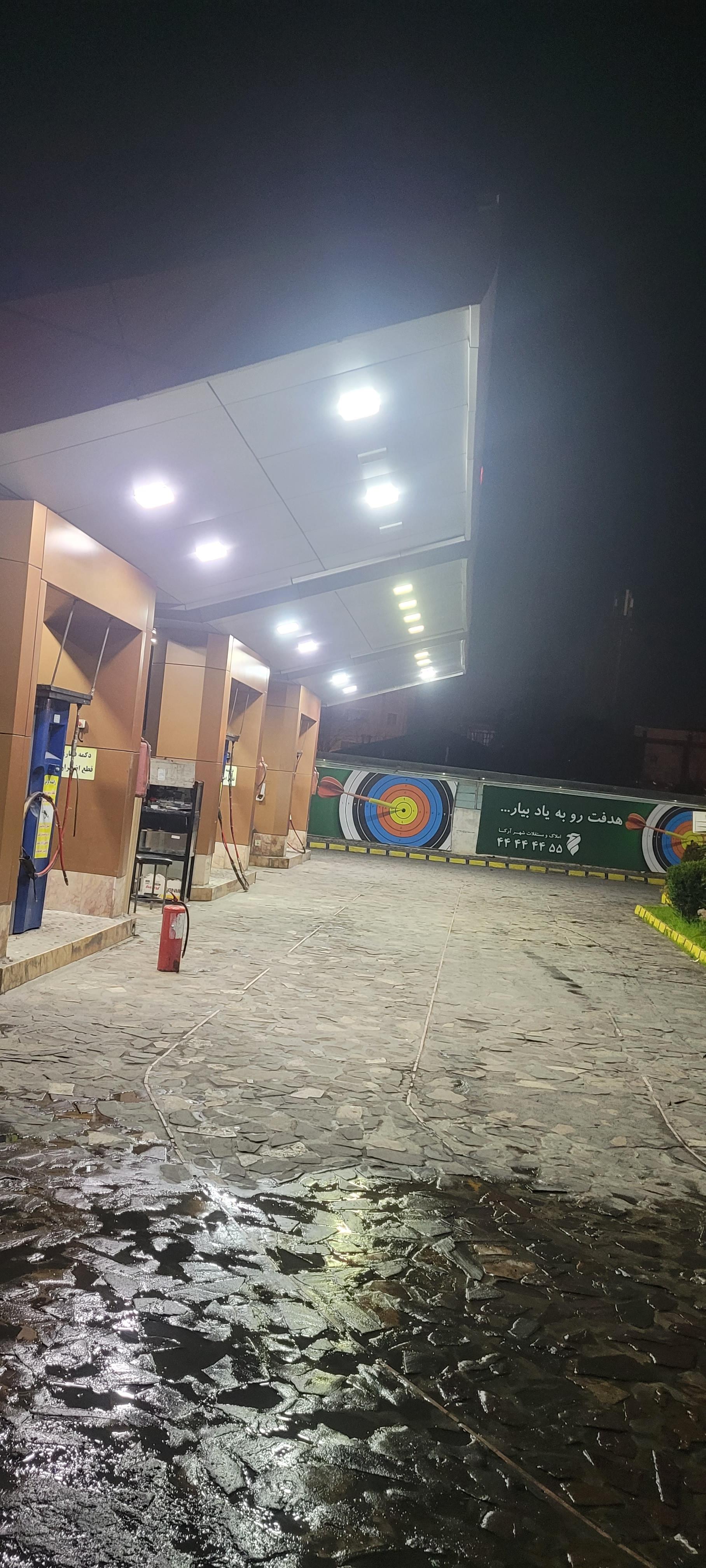 عکس پمپ بنزین سالار