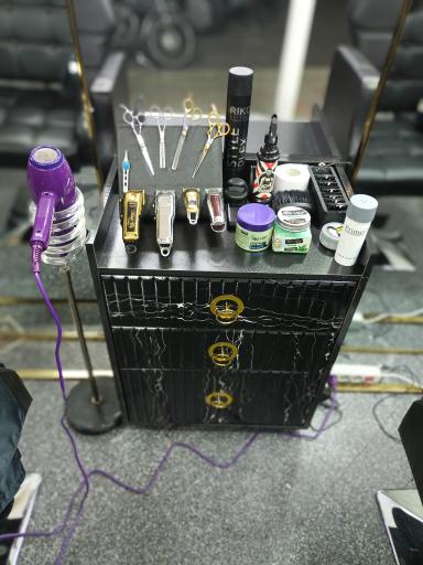 عکس آرايشگاه مردانه سامان