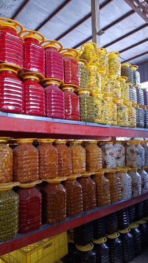 عکس عمده فروشی زیتون ترشیجات و ترشک لواشک ناصری