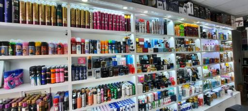 عکس فروشگاه لوازم آرایشی شارین