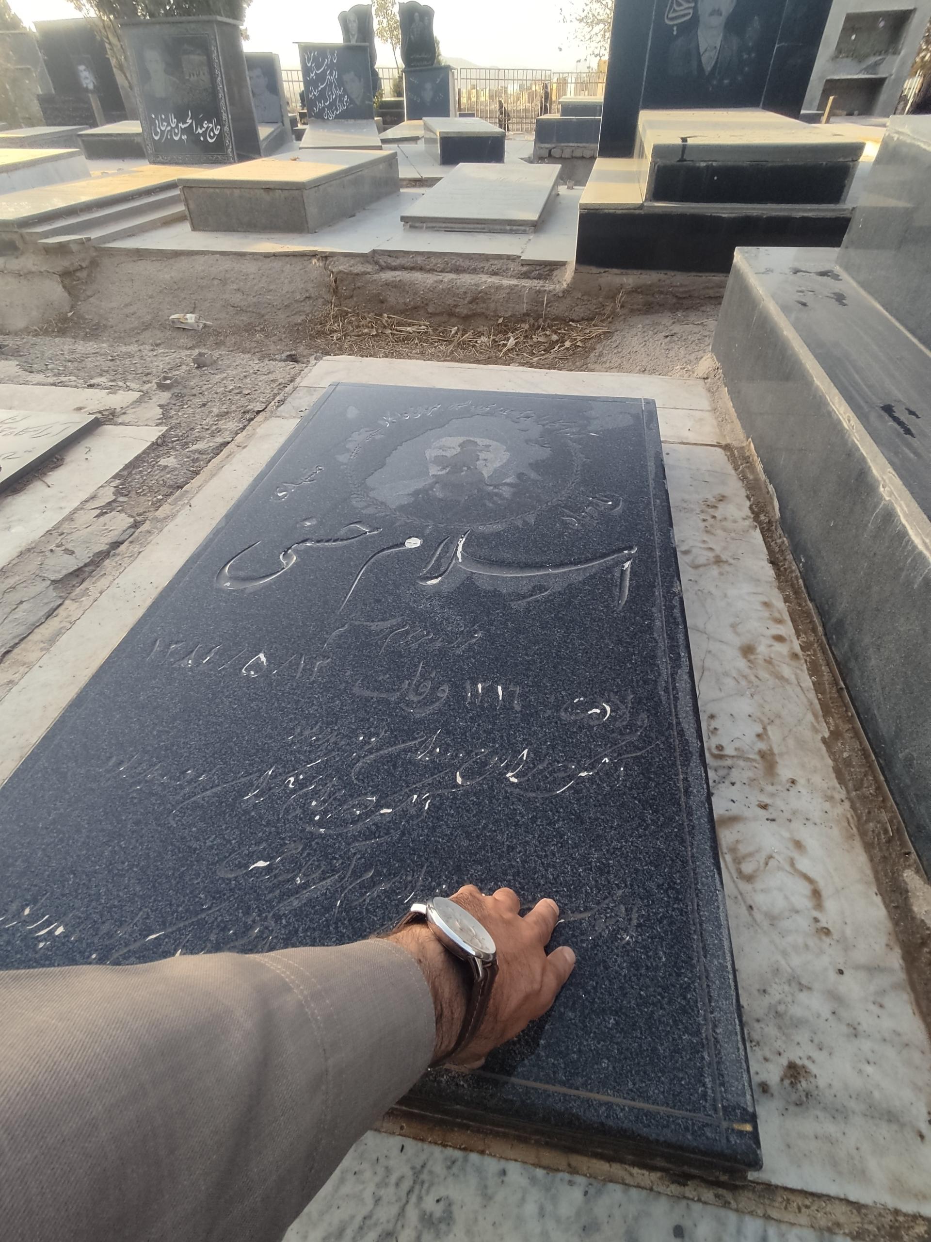 عکس مزار اسلام حسنی