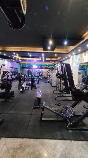 عکس باشگاه بدن سازی تاراز 