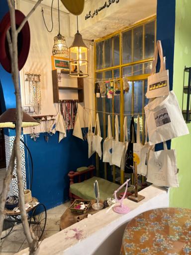 عکس کافه گالری واراک