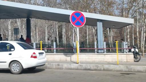 عکس ورودی مترو ایستگاه پارک ملت