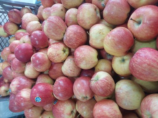 عکس میوه تره بار چهارفصل میدان شهدا جنب سینما