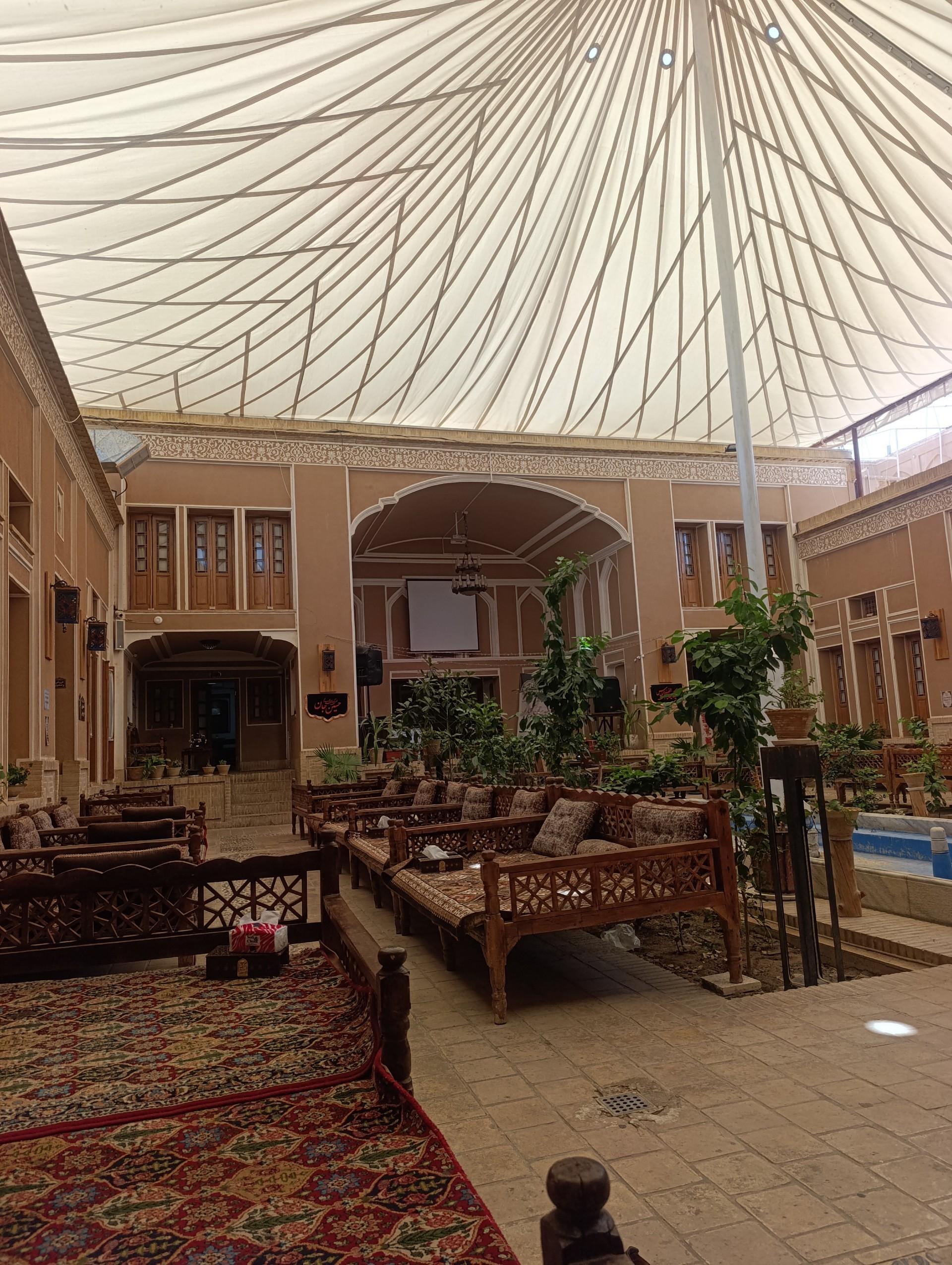 عکس رستوران سنتی حاج بابایی
