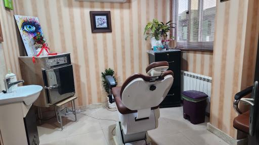 عکس دکتر نوشین فتوحی-گوش حلق