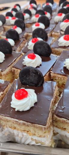 عکس شیرینی فروشی تبریزی