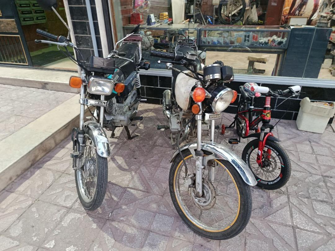 عکس فروشگاه دوچرخه و موتورسیکلت امیری