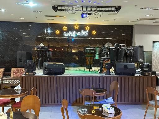 عکس کافه رستوران چوبی