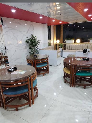 عکس کافه و فست فود آروما