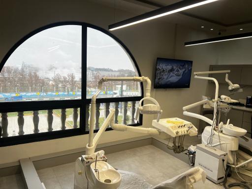 عکس دندانپزشکی دکتر ارسلان ایزدی