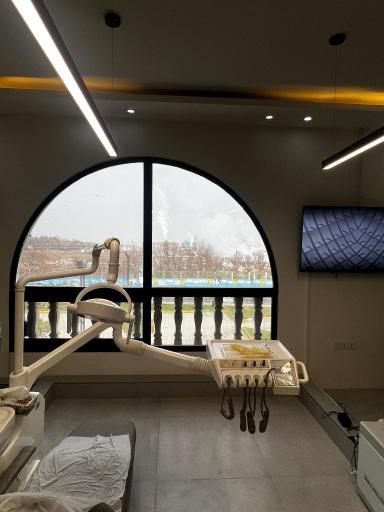 عکس دندانپزشکی دکتر ارسلان ایزدی