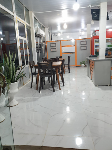 عکس رستوران بلوط دهدشت