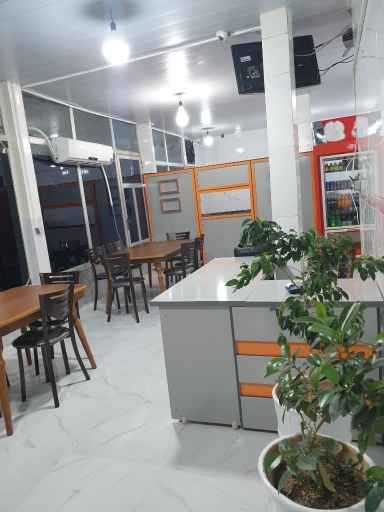 عکس رستوران بلوط دهدشت