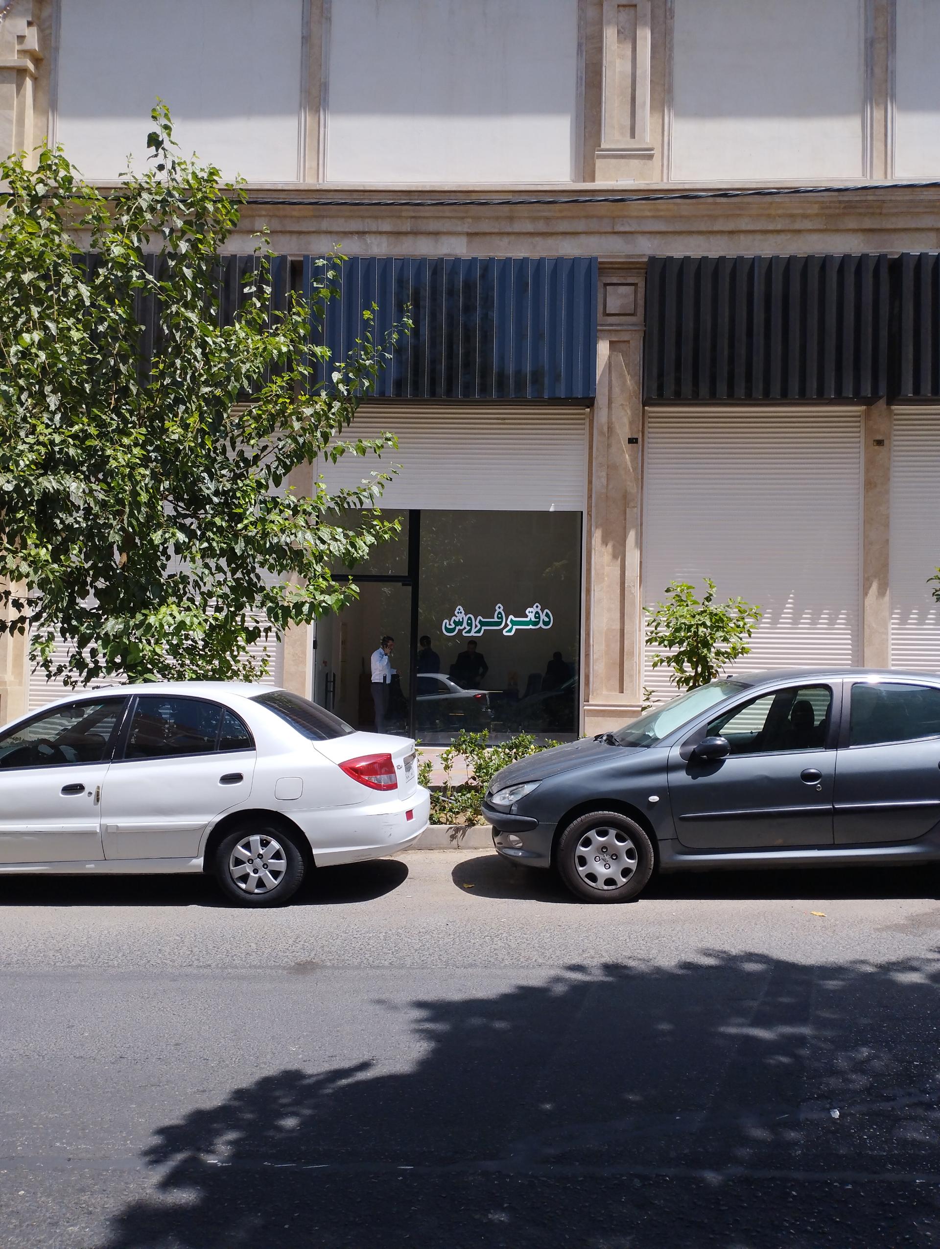 عکس دفتر فروش مجتمع طلا و جواهر رونیکا مال