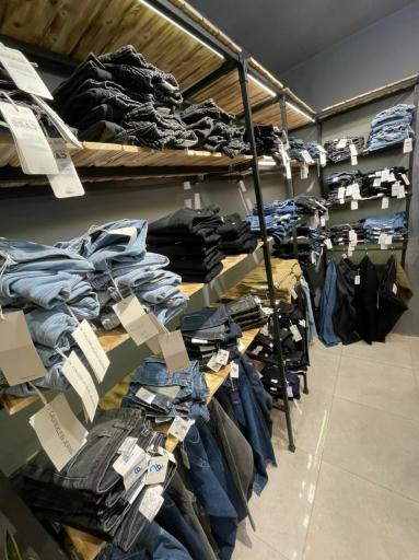 عکس بوتیک Vira Jean