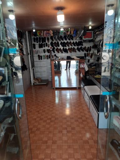 عکس فروشگاه کفش برک (شاهچراغی)