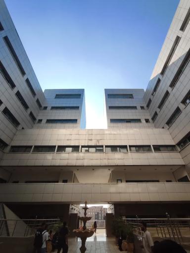 عکس دانشکده فنی و مهندسی دانشگاه آزاد اسلامی واحد تهران مرکز