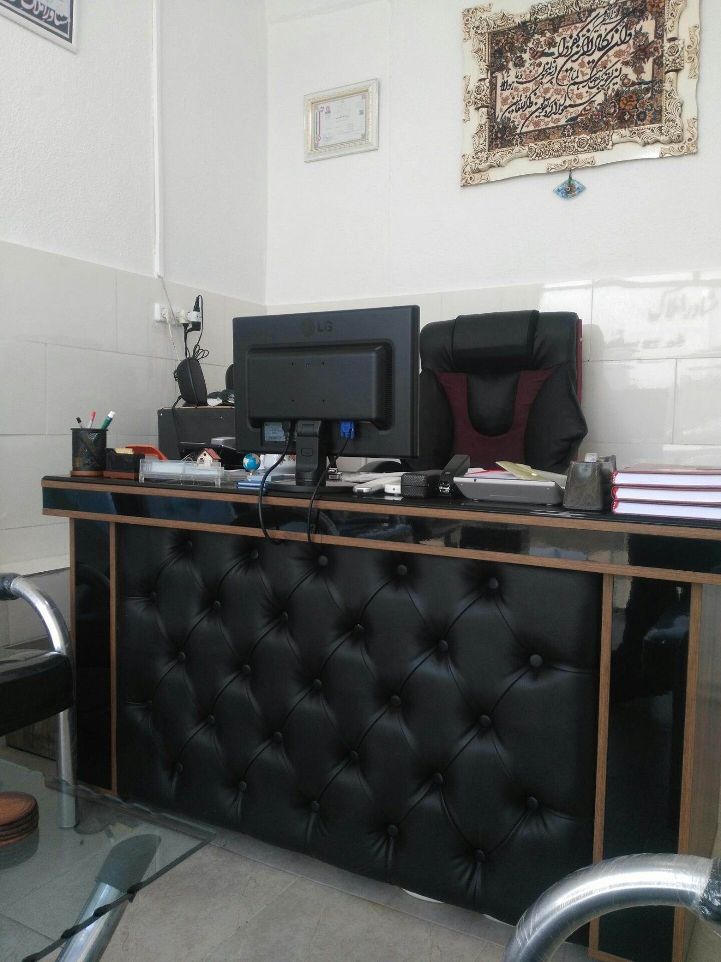 عکس مشاور املاک برج سفید