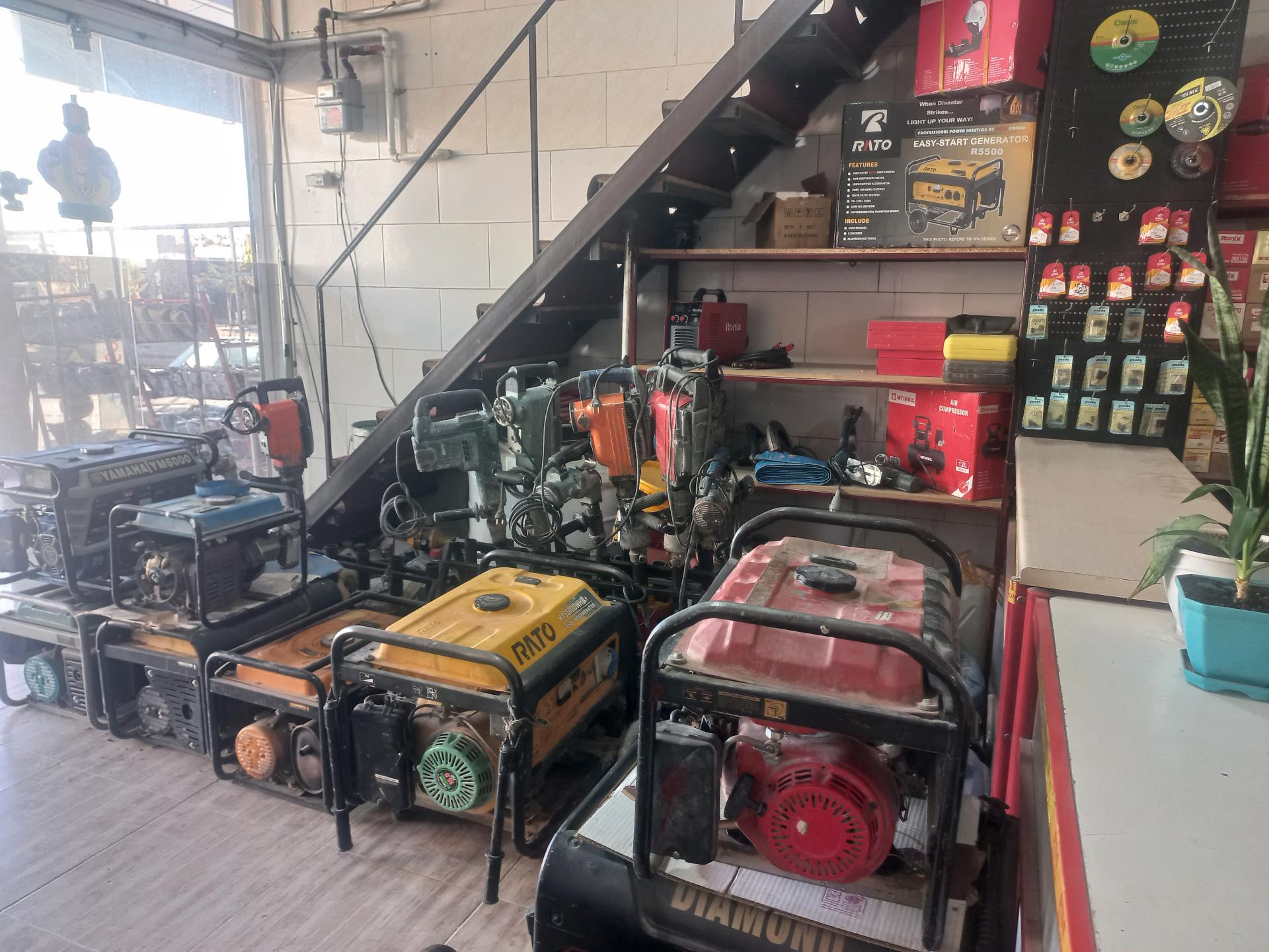 عکس تعمیرات و اجاره ابزار آژند